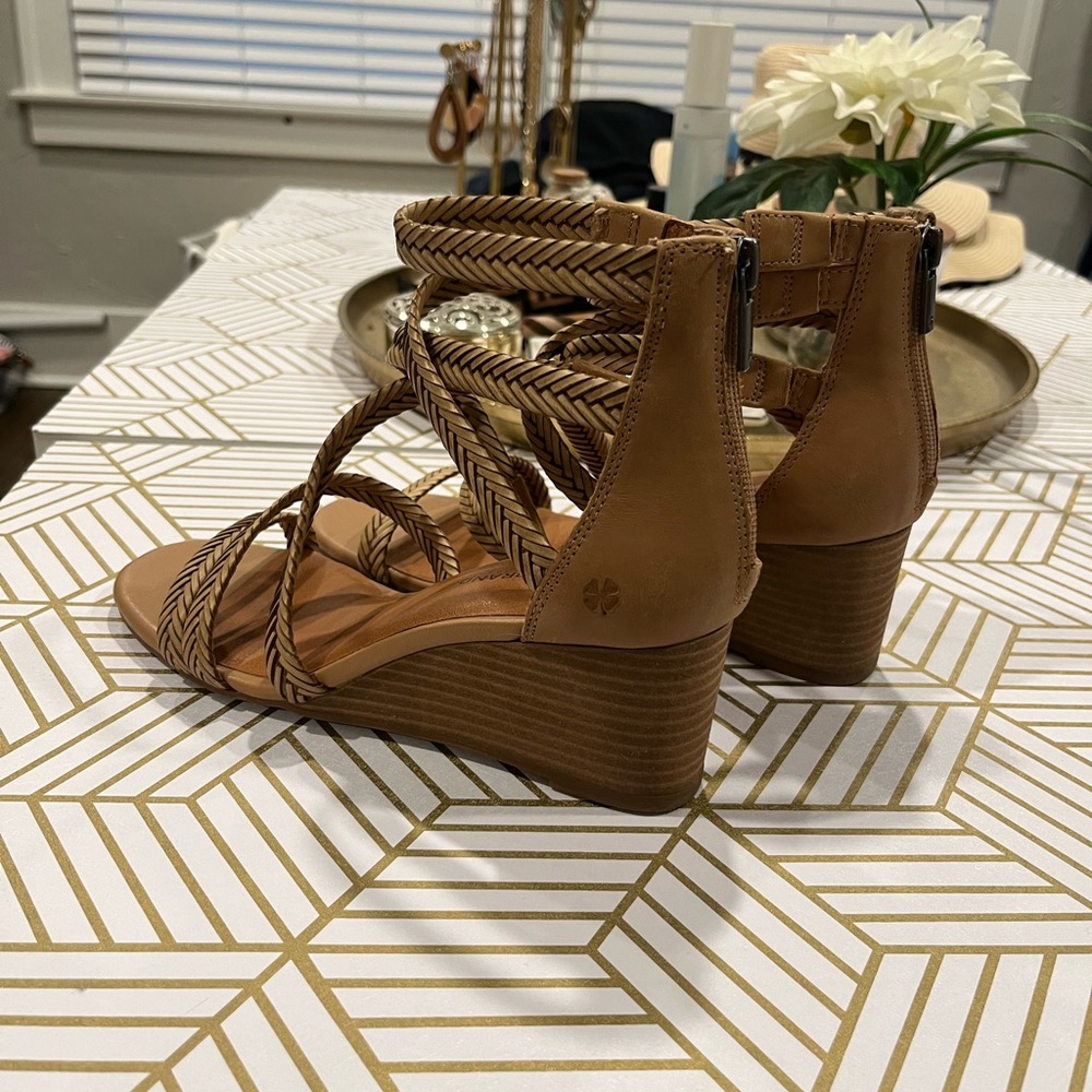 Lucky Brand Tan Sandals with Smooth Sole